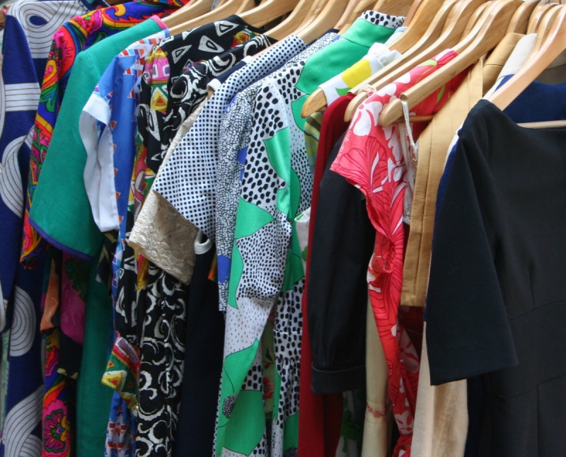 association-CHATEAUNEUF VILLEVIEILLE-min_dresses_apparel_clothing_clothes_clothes_hangers_wooden_hangers_retail_shop_closet-1149845